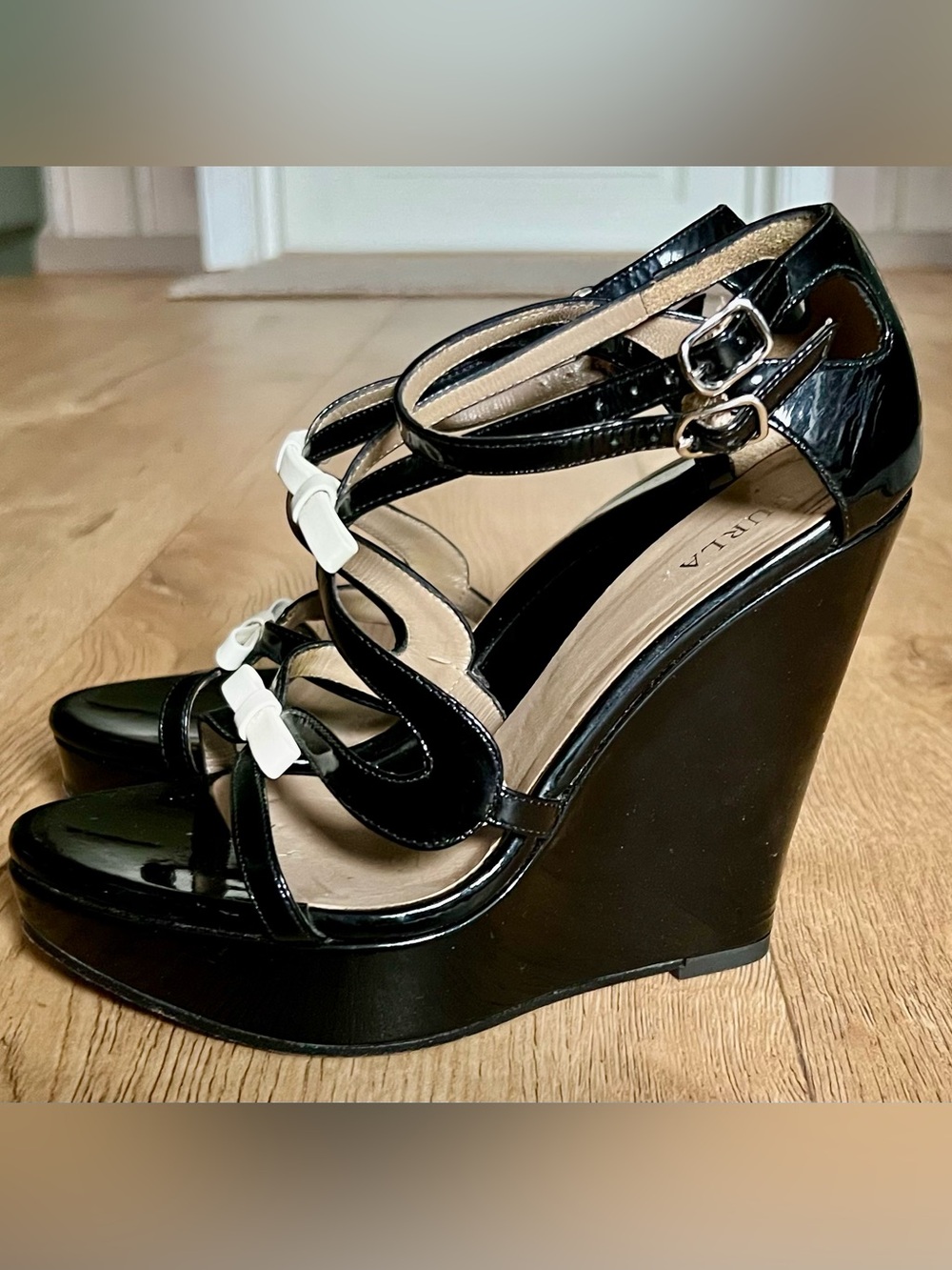 Furla Vero Cuoio Patent Leather Wedge/Platform Bow Sandals